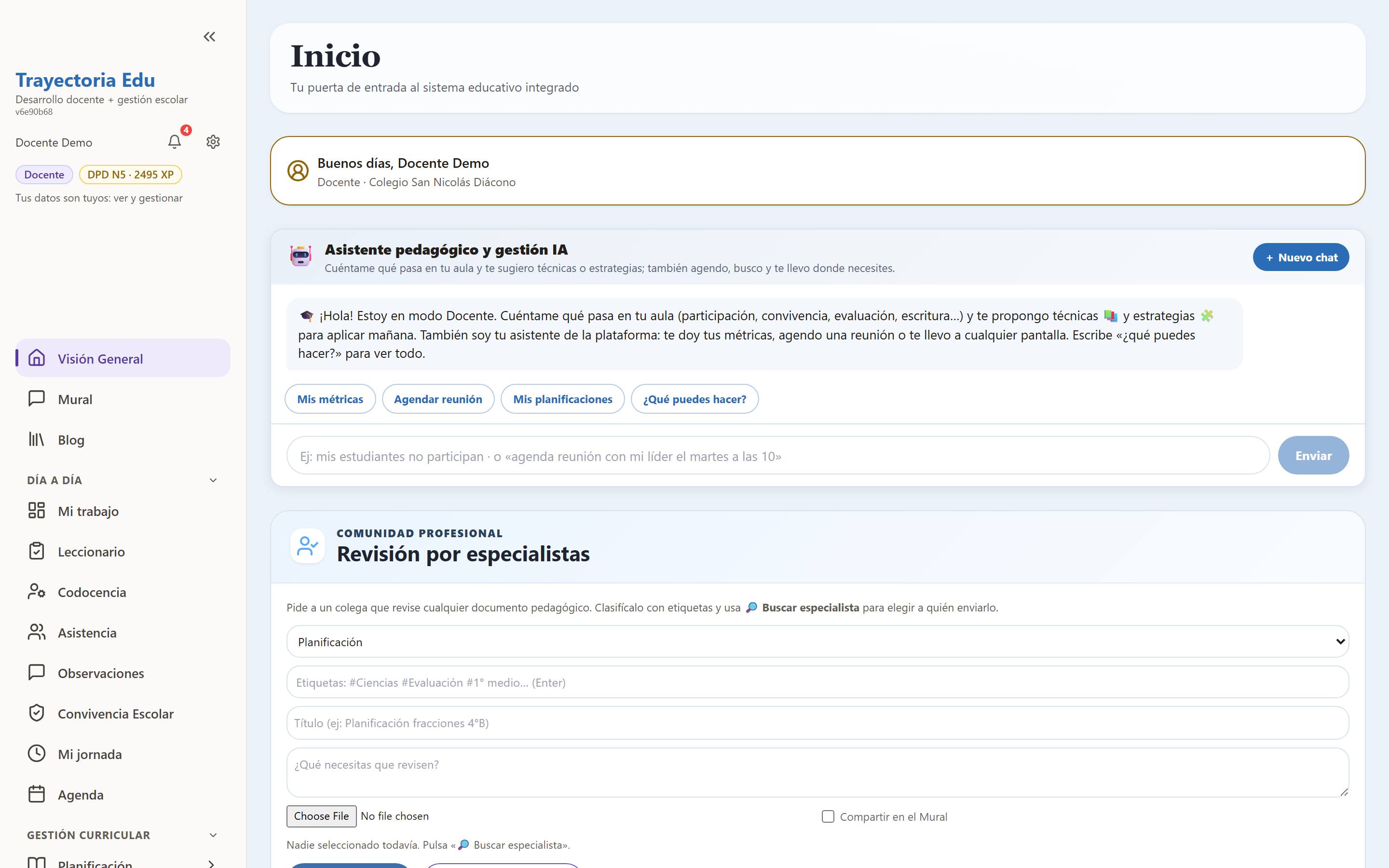 Inicio del Sistema Educativo Trayectoria Edu: saludo al docente, asistente pedagógico y gestión IA, revisión por especialistas y menú del día a día